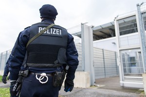 الأمن الإسرائيلي يلقي القبض على مجموعة تابعة لحزب الله