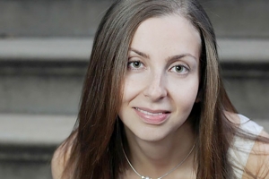 «لعبة الثقة» لماريا كونيكوفا... تشريح للاحتيال وتفاصيل الآليات النفسية