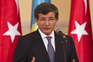 داود أوغلو: يجب ألا تكون الجماعات الإرهابية ممثلة في محادثات سورية