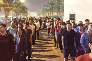 'الوسط الرياضي' يقترح وضع شاشة كبيرة خارج صالة خليفة