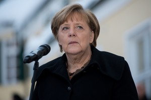 ميركل تريد دعم انقرة للحد من تدفق اللاجئين