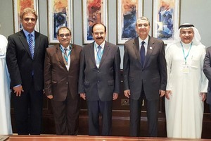 ميرزا يجتمع مع وزير الكهرباء والطاقة المتجددة المصري