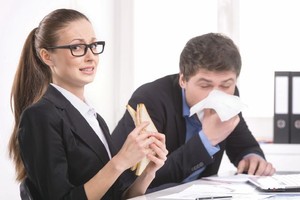 الرجال أضعف من النساء في مواجهة «نزلات البرد»