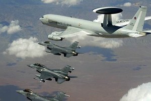 'الناتو' يدرس طلباً لإرسال طائرات أواكس في عمليات ضد المتطرفين