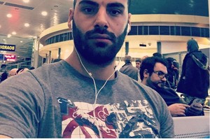 استكي في مطار طهران قادما للبحرين