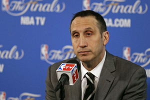 كافاليرز يقيل مدربه بعد خسارة قاسية أمام غولدن ستيت