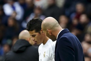 مدرب ريال مدريد يساند رودريغيز البعيد عن مستواه