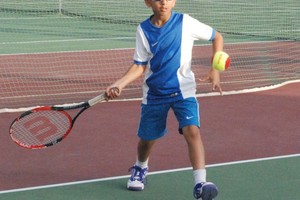 فوز سوناواني بكأس الميني في بطولة شركة إبراهيم خليل كانو للتنس