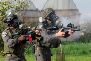 استشهاد طفلة فلسطينية بالرصاص بعد أن حاولت طعن إسرائيلي      