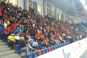 امتلاء 50 في المئة من المدرجات قبل 100 دقيقة من الانطلاقة