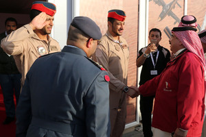 الملك يزور الجناح السعودي والإماراتي في معرض الطيران