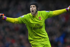 تشيك يعود إلى تشلسي بعد مشكلة تتعلق بالقفازات