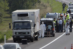 العثور على عائلة لاجئين متجمدة داخل ثلاجة شاحنة في ألمانيا