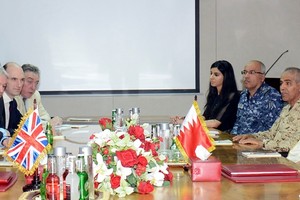 القائد العام لقوة الدفاع يستقبل وفداً برلمانياً بريطانياً