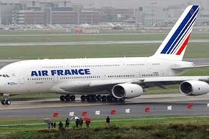 سلطة الطيران الفرنسية تحذر من اضطراب حركة الطائرات بسبب إضراب عمالي