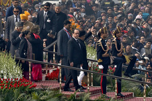 هولاند يختتم زيارته الى الهند بحضور عرض عسكري بمناسبة 'يوم الجمهورية'