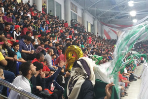 الجمهور البحريني يتعاطف مع المنتخب السعودي