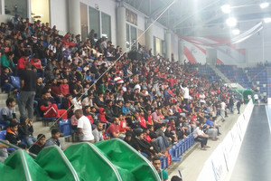 الجمهور البحريني يملأ 50 في المئة من المدرجات قبل ساعتين ونصف