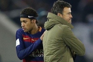 انريكي واثق من تمديد عقد نيمار