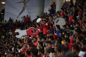الجمهور البحريني يعيد ذكريات التفاعل الجماهير أيام طفرة منتخب القدم!
