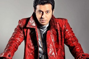 مصطفى شعبان يقع في غرام ملكة جمال بريطانيا!