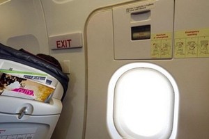 ألماني يفتح باب الطوارئ في الطائرة 'مازحا'