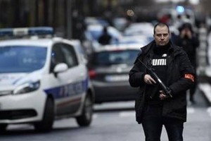 اعتقال مسلح ومرافقته بفندق في ديزني لاند في فرنسا