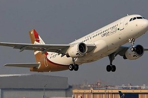 الجزائر تعلّق الرحلات الجوية إلى ليبيا