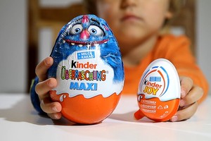 وفاة طفلة بسبب بيضة 'كندر'!