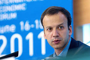 نائب رئيس الوزراء: روسيا على اتصال دائم بمنتجي النفط الآخرين