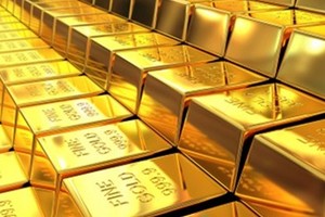 الذهب يتجه لأفضل شهر في عام بعد بيانات أمريكية مخيبة