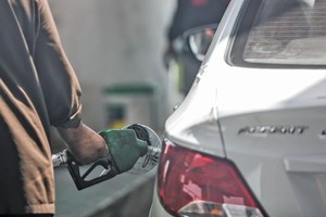 جولة لوزير النفط الفنزويلي سعياً إلى استراتيجيا للجم تدهور الأسعار