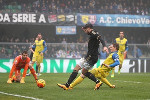 يوفنتوس يسحق كييفو برباعية ويصعد مؤقتا لصدارة الدوري الإيطالي