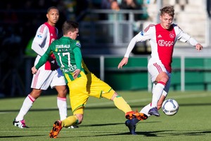 اياكس يتنازل عن صدارة الدوري الهولندي