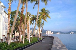 سويسرا تحقق في اختلاسات ضخمة من شركات حكومية ماليزية