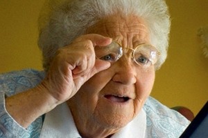 متقاعدة تقاضت راتبا عن شهرين بقيمة 448 ألف دولار!