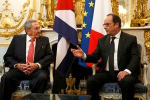 راؤول كاسترو يزور فرنسا مع سعي كوبا لعلاقات أكثر دفئا مع باريس