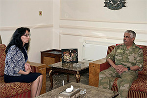 رئيس الحرس الوطني يستعرض علاقات الصداقة مع السفيرة التركية