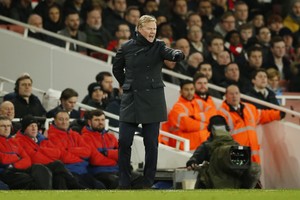 كومان مدرب ساوثامبتون يدعم الحارس فورستر في العودة لمنتخب إنجلترا