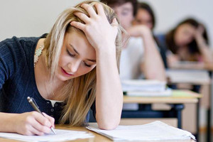 لهذا يجب أن تمدح ابنك عندما يخفق في اختبارات مدرسية!