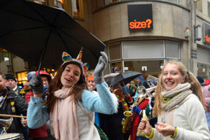 'لم يتحرش بهنّ أحد'.. جميلات ألمانيا يحتفلن بمهرجان المرأة في شوارع كولونيا