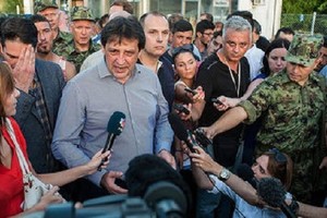 النواب يعزلون وزير الدفاع الصربي لإهانته صحافية بتعليق مهين