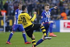 هيرتا يعرقل انطلاقة دورتموند وشالكه يواصل انتفاضته بثلاثية في شباك فولفسبورغ