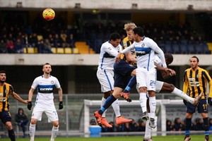 إنتر ميلان يفلت من الهزيمة أمام هيلاس فيرونا في الدوري الإيطالي