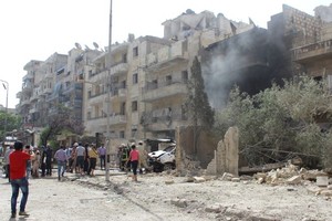 تدفق السوريين على الحدود التركية مستمر مع تصاعد هجوم حلب