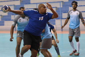 شاهد بالصور... تعادل مثير للشباب مع الدير في دوري كبار اليد