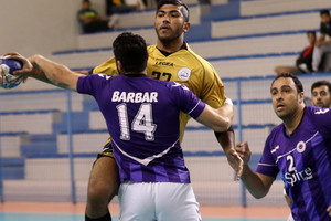 شاهد بالصور... باربار يتجاوز أم الحصم وينفرد بصدارة المجموعة الثانية في دوري كبار اليد