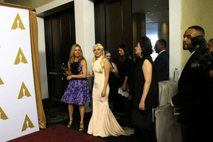 المرشحون لجوائز الأوسكار يجتمعون على مأدبة غداء