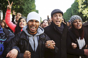 عاطلون تونسيون يقطعون 300 كيلومتر سيراً للمطالبة بوظائف