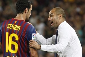 بوسكيتس: زوجتي وغوارديولا فقط يمكنهما إقناعي بترك برشلونة